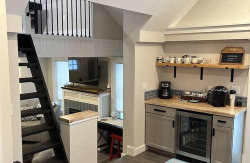 Newbury House | Totally Renovated 1800 Farmhouse Minutes from both the Mountain and Lake