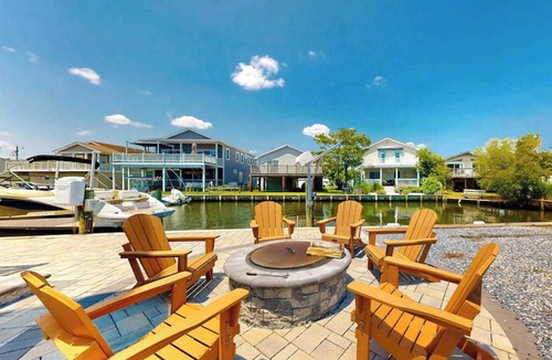 Fenwick Island House | Town of Fenwick island home on the water with dock & central A/C - dogs OK