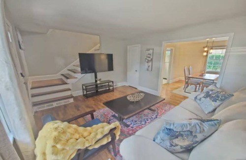 Dilworth House | Townhouse with Table Tennis
