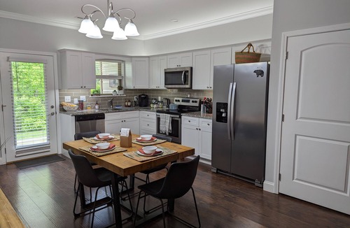 Townsend Condo | Townsend Peaceful Side Smoky Mountains Near Cades Cove Hip Vintage Condo