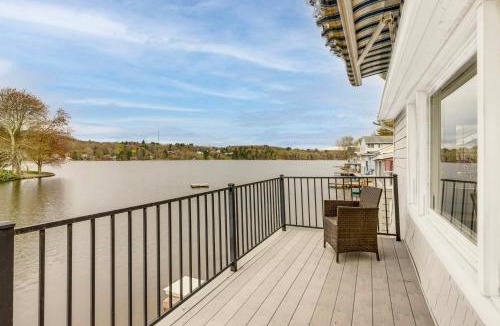 Bolton House | Tranquil Waters: Modern Bolton Escape on the Lake