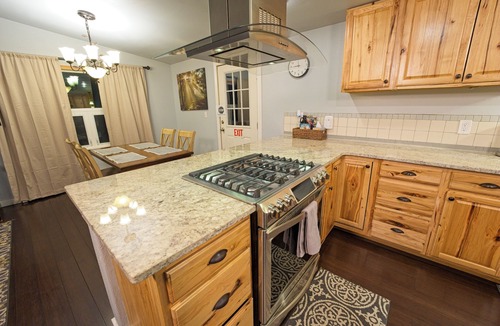 University Area House | Two FULL bath, two bedroom, full kitchen, free laundry, centrally located!