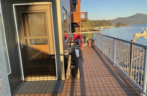 Tenakee Springs Cabin | Ultimate Alaska wildlife experience.