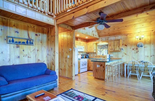Purlear Cabin | Unbeatable VIEWS! Hot tub & Fire Pit!