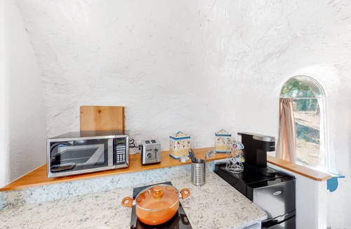 Thurston Apartment | Unique, Dog-Friendly, Riverfront Cottage w/Free WiFi, Views, & Hot Tub