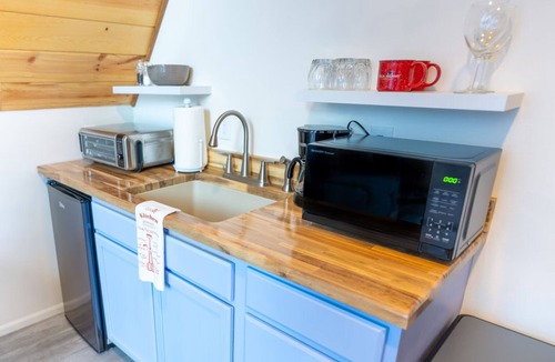 Bear Creek Apartment | Unique stay just outside of Seward, AK