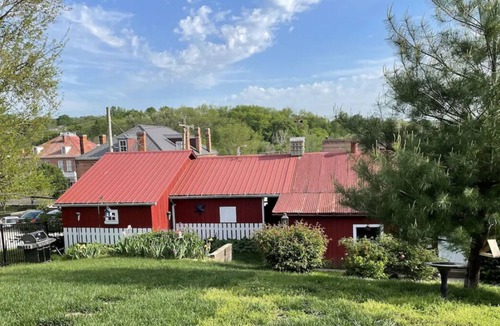 Hermann Bed & Breakfast | Unique wine cellar suite in the heart of Downtown Hermann!