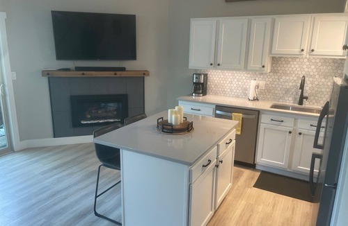 Century West Condo | Updated Mount Bachelor Village 2-bedroom Condo, Enjoy Resort Amenities! with AC