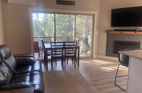 Century West Condo | Updated Mount Bachelor Village 2-bedroom Condo, Enjoy Resort Amenities! with AC