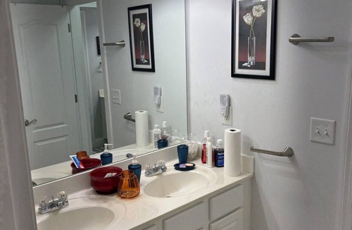 Braselton House | UPSTAIRS bedroom, no bathroom sharing! Get out of your room and enjoy more!
