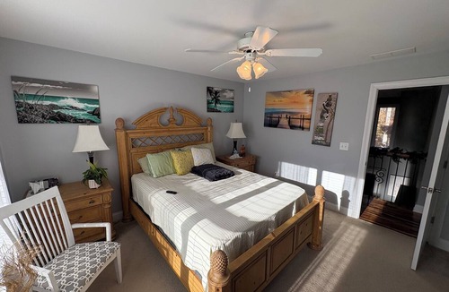 Braselton House | UPSTAIRS bedroom, no bathroom sharing! Get out of your room and enjoy more!
