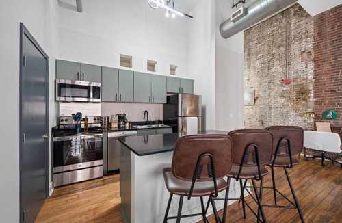 Downtown St. Louis Apartment | Urban Retreat Near Downtown + Private Balcony
