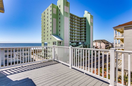 North Myrtle Beach House | VACATION DESTINATION SLEEPS 50 EXCLUSIVE AMENETIES LARGE POOL+SPA/50 FT to SAND