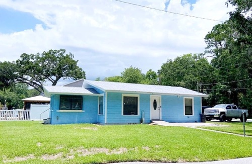 Weeki Wachee Gardens House | Vacation Home With For Hire Charter Boat, Your Host Is Your Captain!