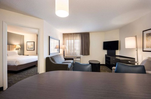 Nassau Bay Hotel | Vacation Is Waving! 4 Contemporary Units, Full Kitchen, Pets Allowed!