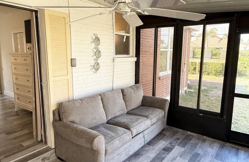 Golden Beach Apartment | Venice Villas 1BR – King & Lanai Sleeps 4