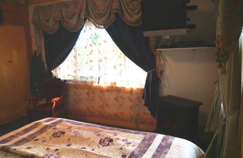 Cohoe Bed & Breakfast | Victorian Room @ Hungry Moose Bed and Breakfast