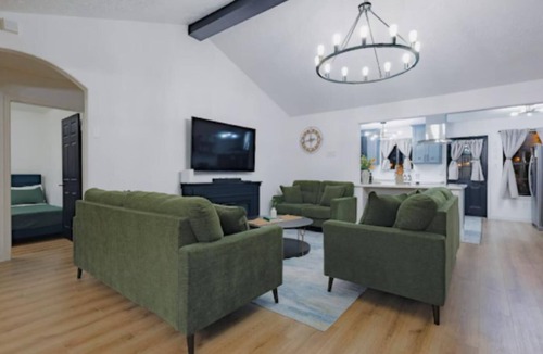 Clodine House | VillaVerde 4BRs/Pool/Sleeps16/Gym/Gameroom/HTX/NRG