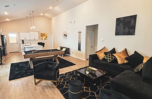Cypress House | VIP Lounge- Luxe+ Private Sauna