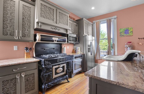 Washington House | VRBO Third Floor Suite w/private bath