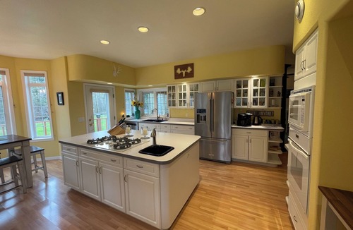 Bear Creek House | “Wake Up by the Lake — Private Alaska Stay Near Hiking & ATV Trails”