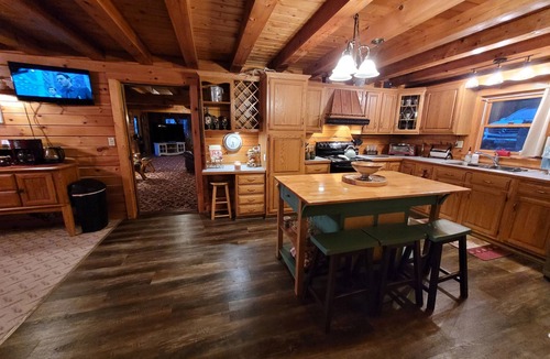 Washington House | “Wake up to lake views, spend your days on the water, unwind by the fire.”