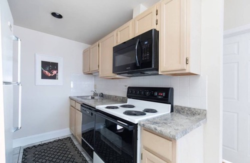 Downtown Boston Apartment | Walk everywhere - Seaport, North End, Beacon Hill. Steps from MBTA public transit. Keyless Entry!