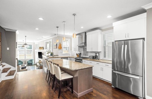 Edgehill House | Walk to Broadway & Midtown 5BR Townhouse Sleeps 12 Private House Concert