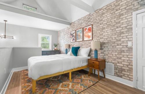 Norwich House | Walk to Mohegan! Modern 3BR Home Getaway