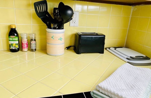 Tobin Hill House | Walk to Pearl & Riverwalk! Historic Casita close to downtown SA