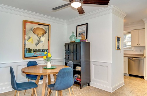 Mount Pleasant House | Walk to restaurants! 10min to beaches and downtown Charleston.