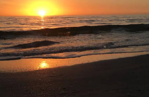Palmetto Dunes Cottage | Walk to the Beach!- Sleeps 4... 5 Star Resort