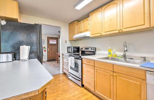 Sitka House | Walkable Sitka Getaway w/Community Perks!