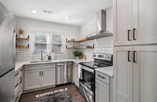 Charlotte House | Walkable Uptown Boho Retreat