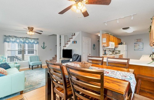 Surfside Beach House | 🌞WANT TO BOOK FOR 2027? SEND INQUIRY WITH YOUR DATES, OCEANVIEW* 2 GOLF CARTS🌊