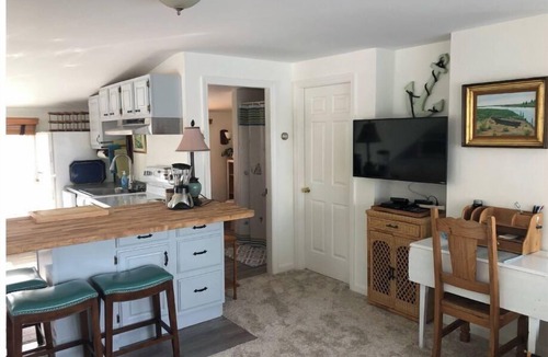 Gloucester Apartment | WATERFRONT 1BDRM SPACIOUS STUDIO APARTMENT