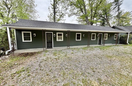 Holderness House | Waterfront 2 bedroom on Squam (Suite 12)