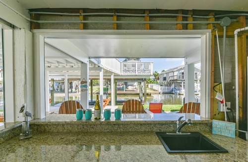 Jamaica Beach House | Waterfront Home w/Kayaks/Ping Pong, 3 bedrooms, 2 bathrooms, Bunkbeds for Kids