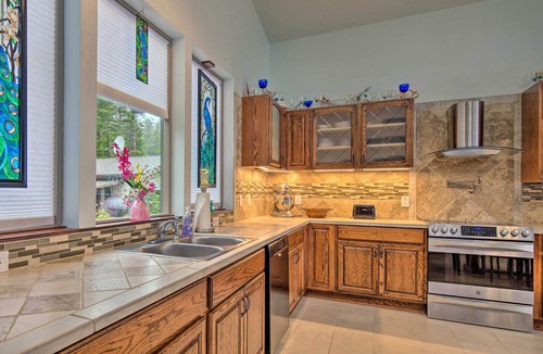 West Juneau House | Waterfront House w/Glacial Views - Near Downtown!