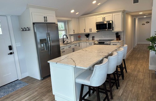 Holland House | Waterfront North Basin Beauty 3-bedroom house totally renovated Holland MA