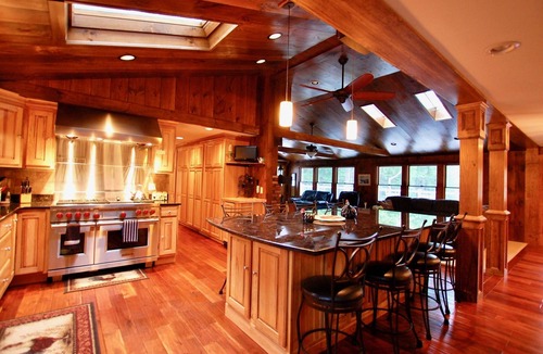 Meredith House | Waterfront Spacious 7-bedroom house with AC, WiFi in pleasant Meredith
