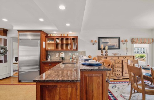 Centerville House | Waterfront, Walk to Beach!