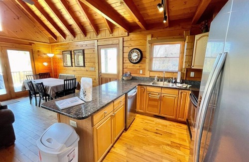 Jefferson Cabin | Waters Edge Riverfront Cabin | Hot Tub, Firepit & New River Views for the Whole Family
