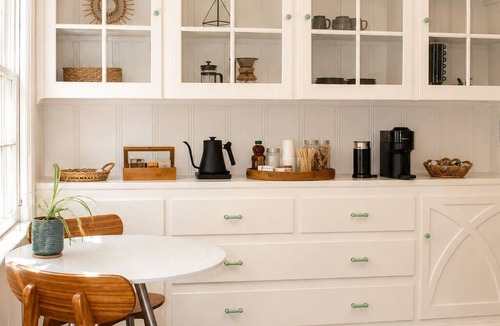 South Kansas City House | Welcome to Brookside Mod Cottage: Spacious and group friendly!