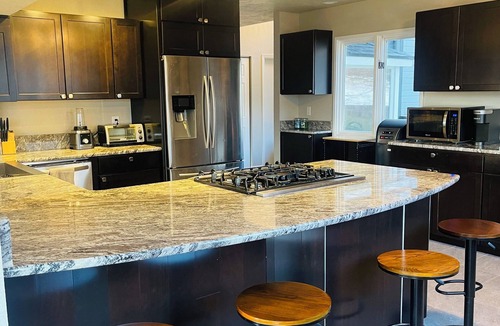 Sand Lake House | Welcoming 5-bedroom house with Chugach Mountain View's and WiFi in Anchorage