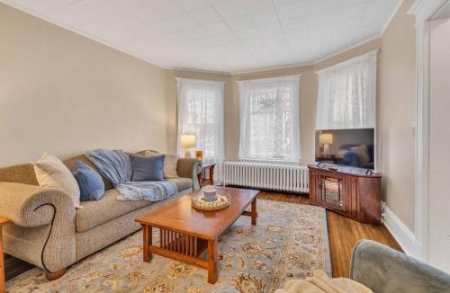 West Hartford Apartment | West Hartford Center: Cozy New England Apartment