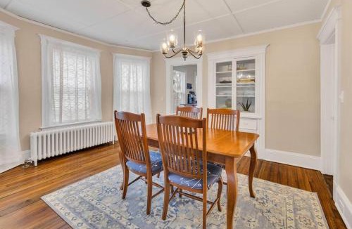 West Hartford Apartment | West Hartford Center: Cozy New England Apartment