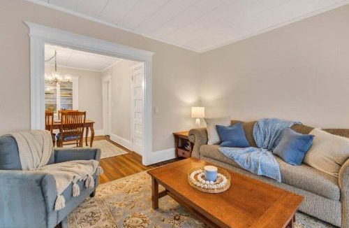 West Hartford Apartment | West Hartford Center: Cozy New England Apartment