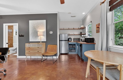 Braeswood Place House | West U Compound | Sleeps 10 | Near Rice Village