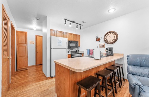 Notch Estates Condo | Whistle’s Echo | Sweeping Ozark Views 5 Min to SDC